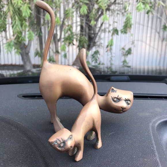 Vintage MCM pair of brass cats home decor - Picture 4 of 8